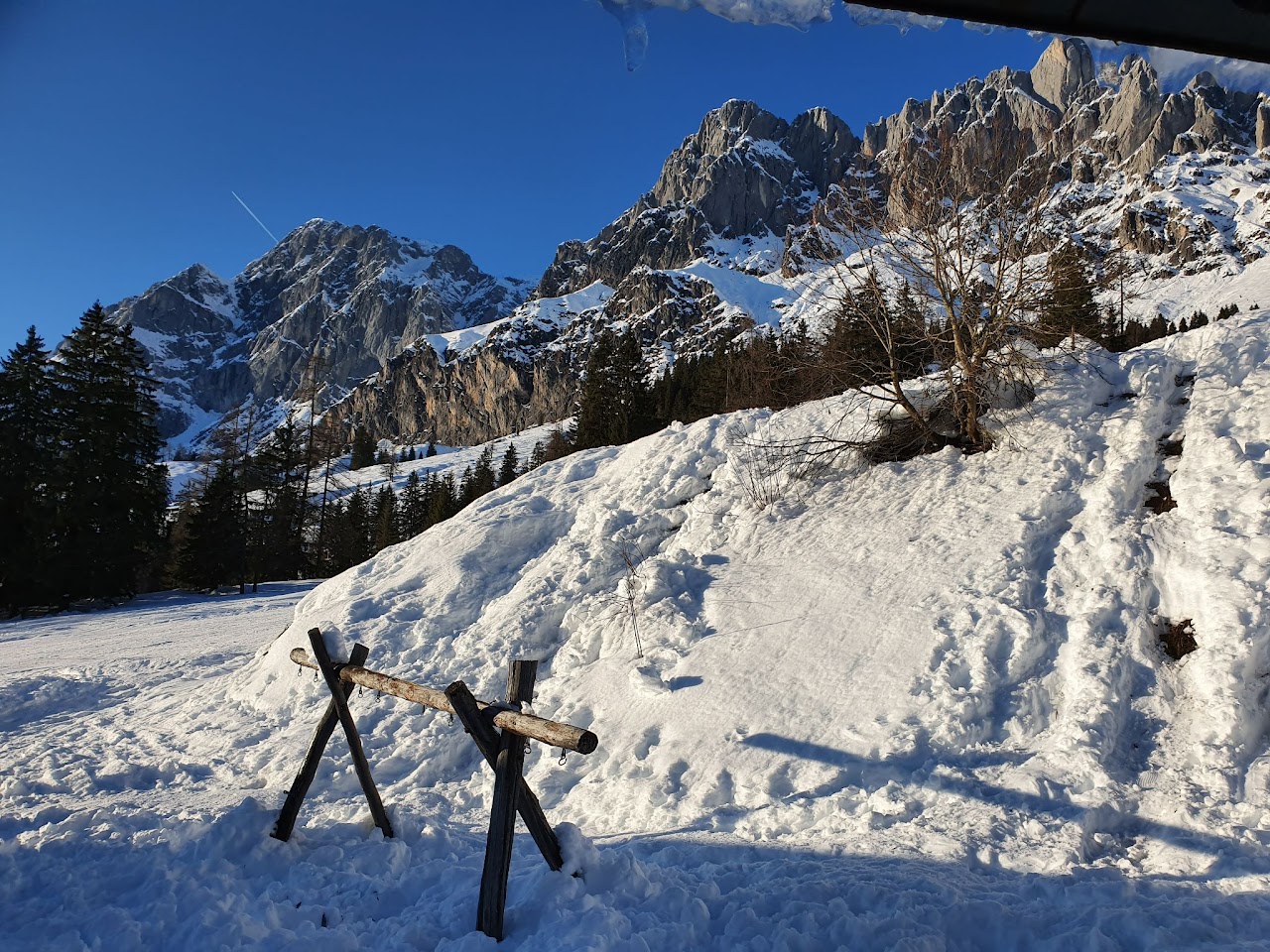 Verschneite Berglandschaft